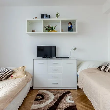 Mirabelle Plum Studio דירה